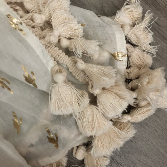 NWT Z&L Europe Cover-Up - with Tassel Details and Criss-Cross closing L - Picture 4 of 12